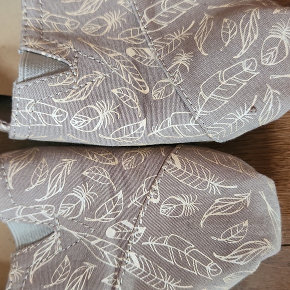 Tom's leaf print shoes - Picture 6 of 6